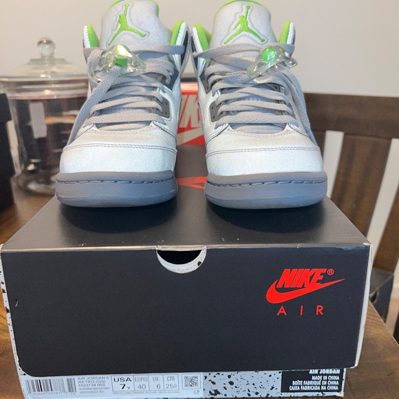 Air Jordan 5 | Big Kids | Size 7Y - Picture 2 of 6